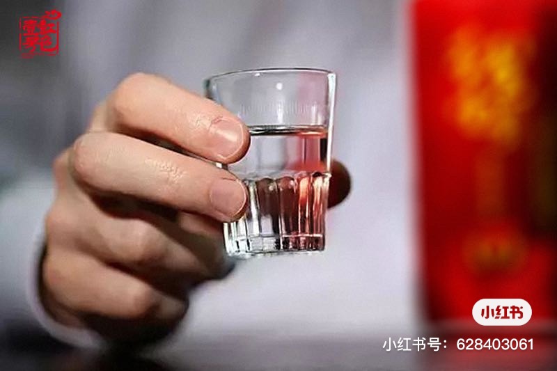 在酒桌上，輪到你敬酒時(shí)，牢記2句“行話”，領(lǐng)導(dǎo)聽了也直夸內(nèi)行(圖3)