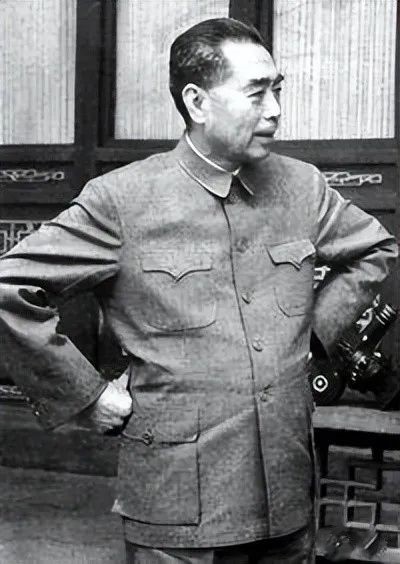 毛主席剛到北京一個(gè)月，傅作義警衛(wèi)團(tuán)密謀兵變，聶榮臻倒吸口涼氣(圖1)