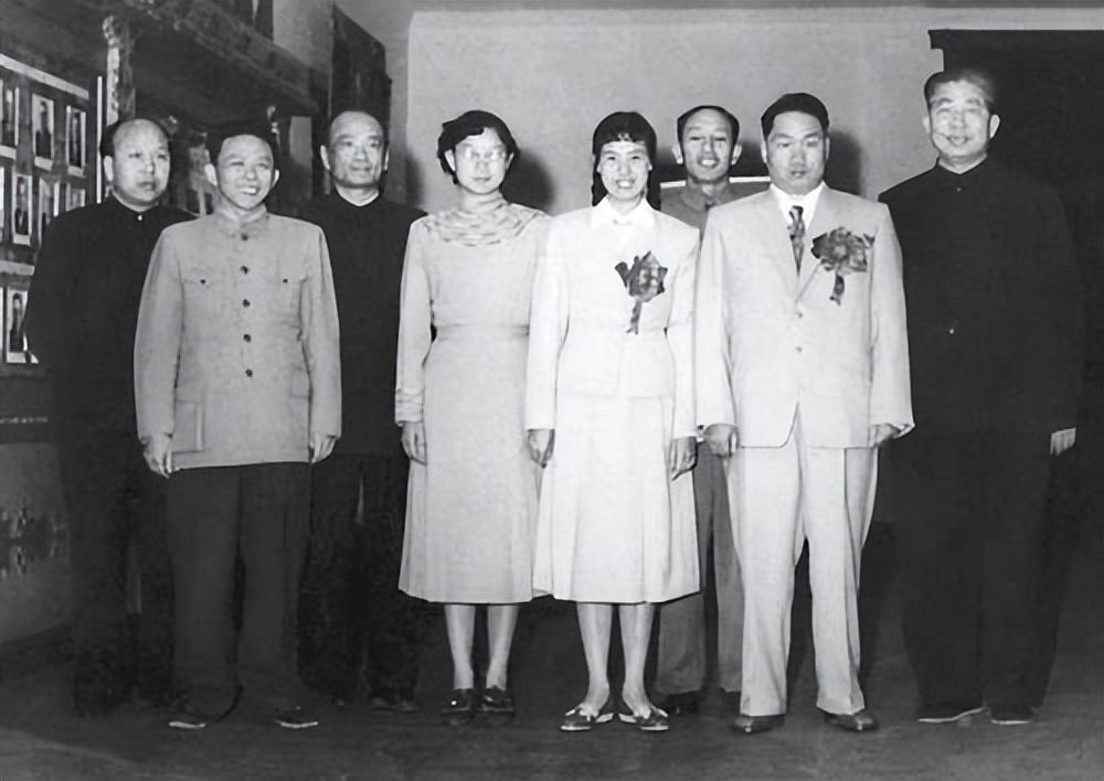 毛岸青36歲還單身，毛主席勸他找個農(nóng)民，寫信：邵華是個好孩子(圖7)