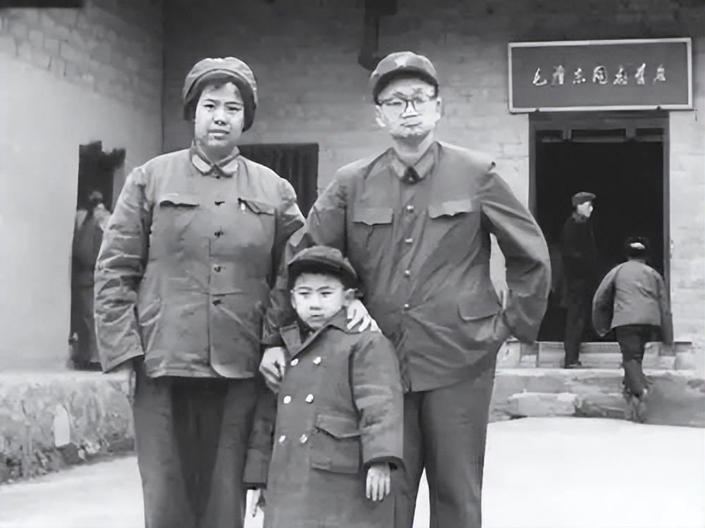 毛岸青36歲還單身，毛主席勸他找個農(nóng)民，寫信：邵華是個好孩子(圖8)