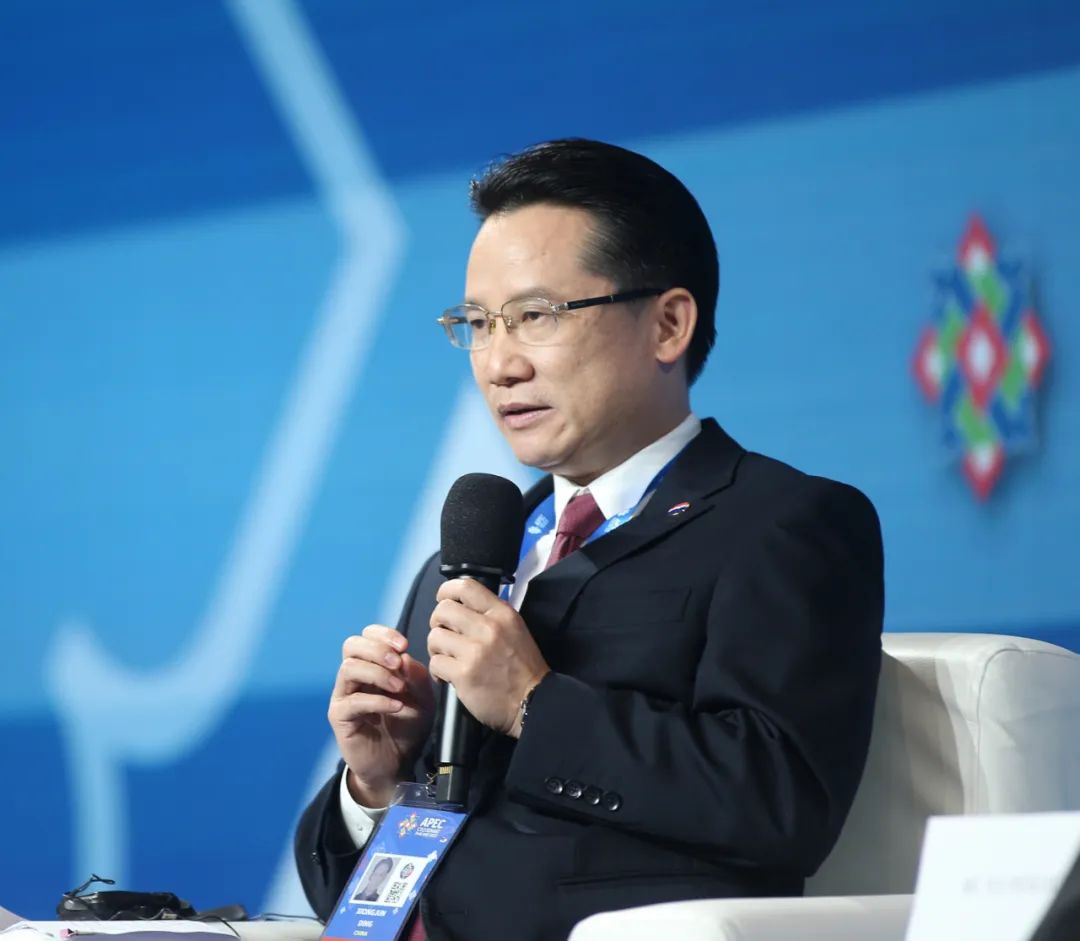 踐行全球發(fā)展倡議、共建美好未來——茅臺集團董事長丁雄軍出席亞太經(jīng)合組織工商領導人峰會并發(fā)表演講(圖1)