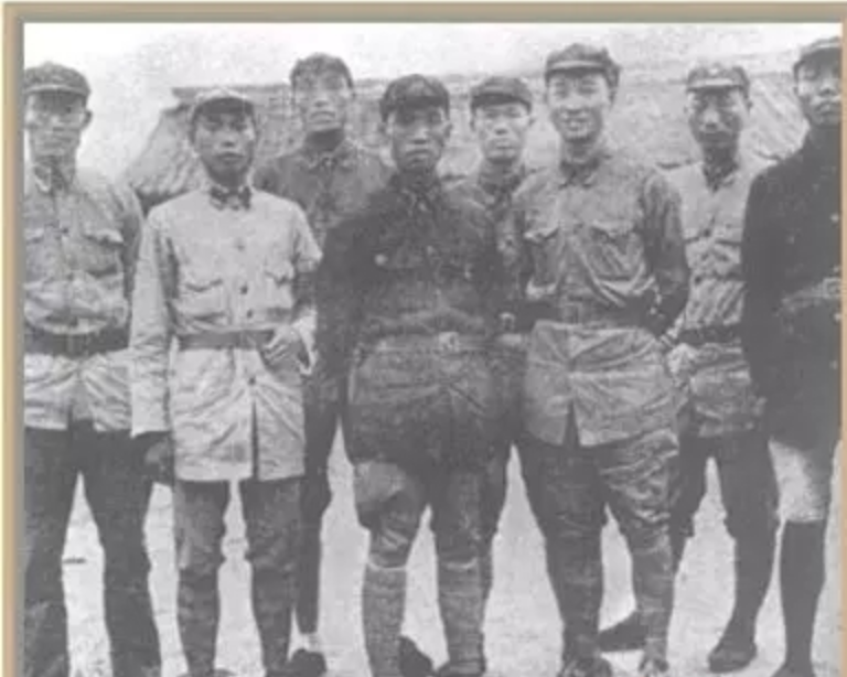 左權(quán)壯烈犧牲后，遺體被日軍粗暴羞辱，彭德懷組建暗殺隊(duì)為其報(bào)仇(圖7)