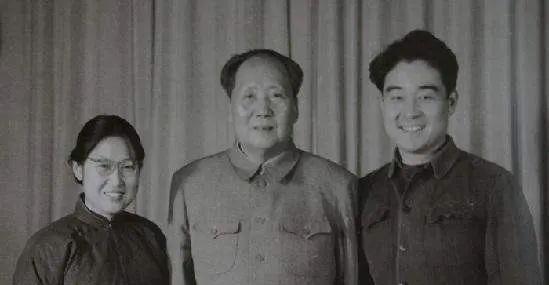 1976年，李敏最后一次見到父親，主席用手比圓，李敏瞬間領悟回答(圖1)