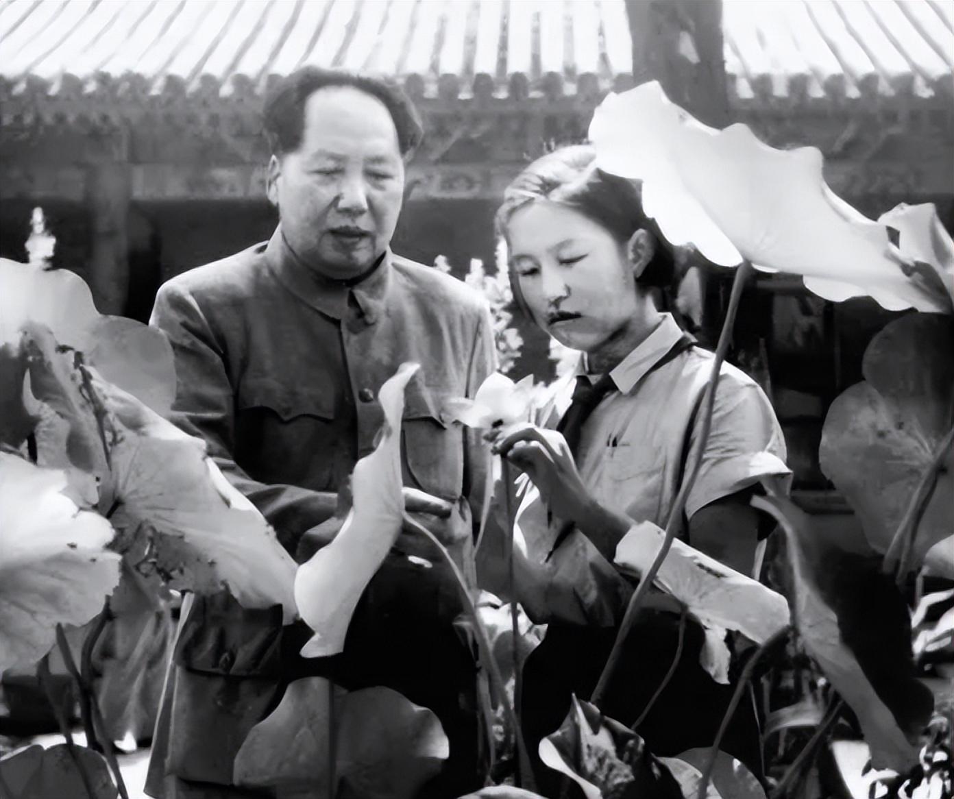毛主席和李納1.jpg 江青1991年(圖8)