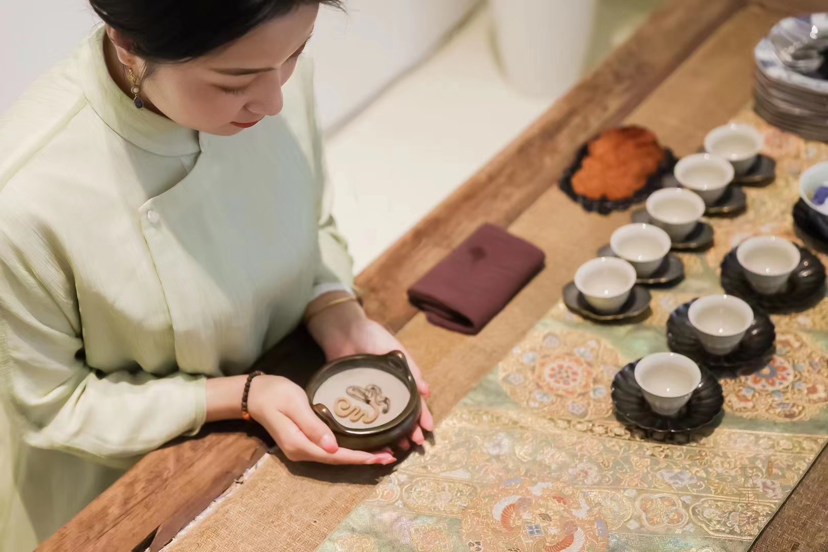 5153415b9f192b576eeeca248f7440d.jpg 價(jià)格猛漲 茶葉變身“金融茶”(圖2)