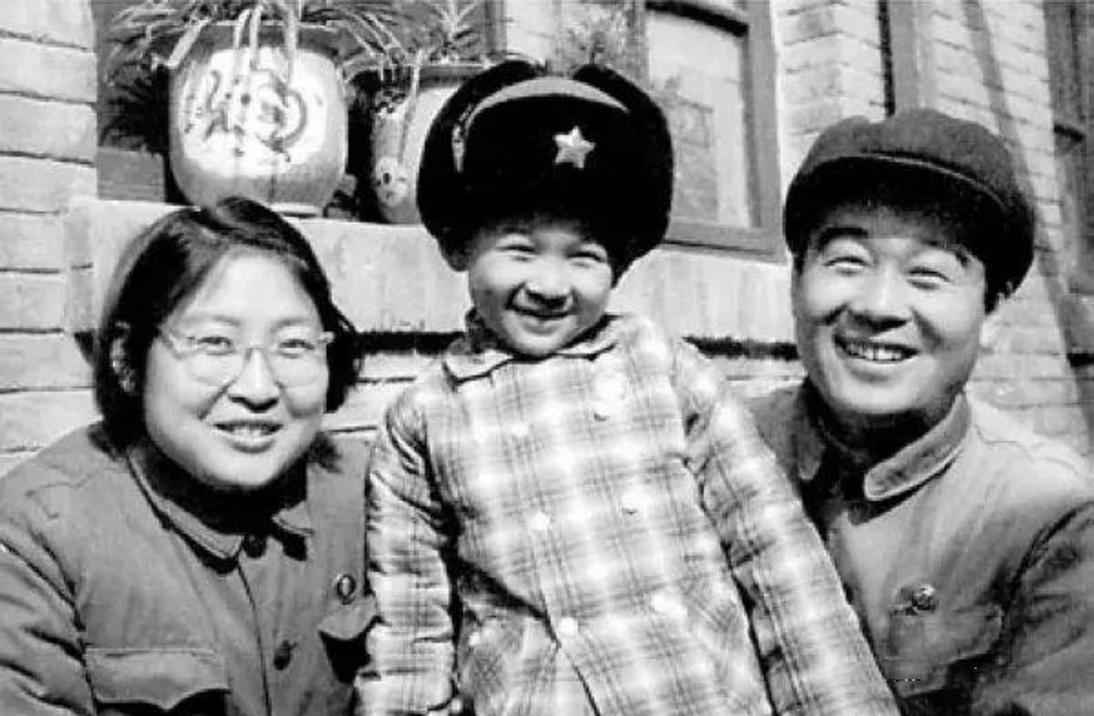 毛主席外孫首次亮相，面對(duì)采訪真情袒露：這層身份有時(shí)是一種負(fù)擔(dān)(圖7)