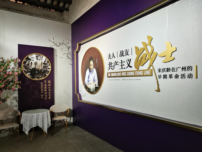 宋慶齡和王光美在開國大典唯一合影，鋼筆字跡截然相反，太驚艷，太珍貴(圖9)