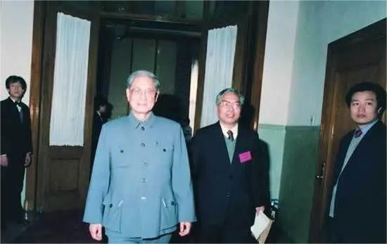 他是唯一在世的中共第一代領導人，官至正國級，曾是周總理秘書，現(xiàn)106歲(圖2)