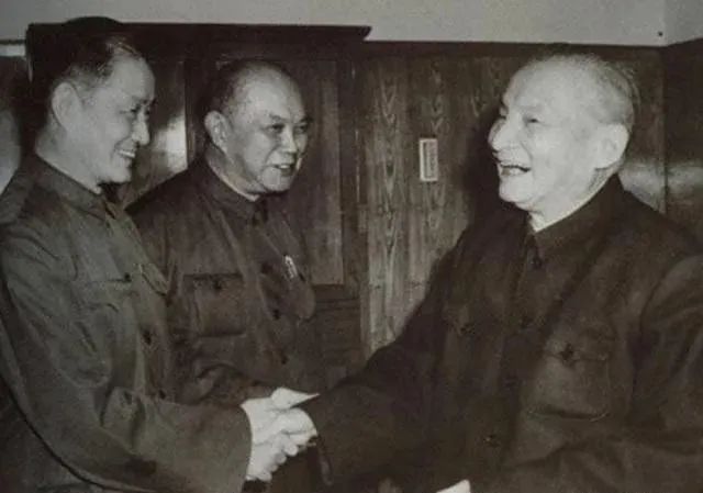 他是唯一在世的中共第一代領導人，官至正國級，曾是周總理秘書，現(xiàn)106歲(圖4)