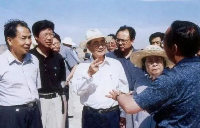 他是唯一在世的中共第一代領導人，官至正國級，曾是周總理秘書，現(xiàn)106歲(圖5)