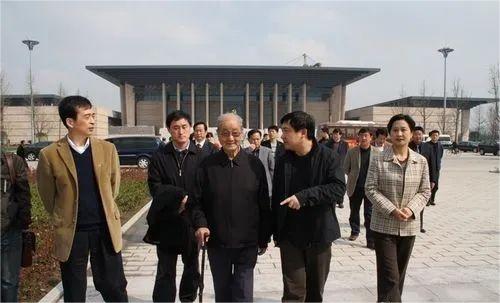 他是唯一在世的中共第一代領導人，官至正國級，曾是周總理秘書，現(xiàn)106歲(圖6)