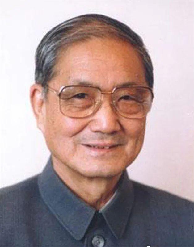 他是唯一在世的中共第一代領導人，官至正國級，曾是周總理秘書，現(xiàn)106歲(圖8)
