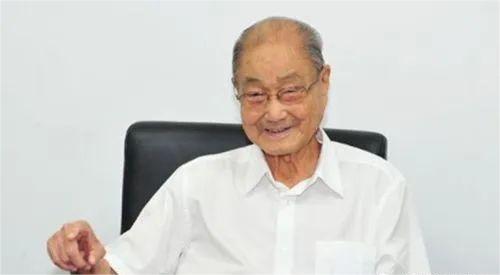 他是唯一在世的中共第一代領導人，官至正國級，曾是周總理秘書，現(xiàn)106歲(圖7)