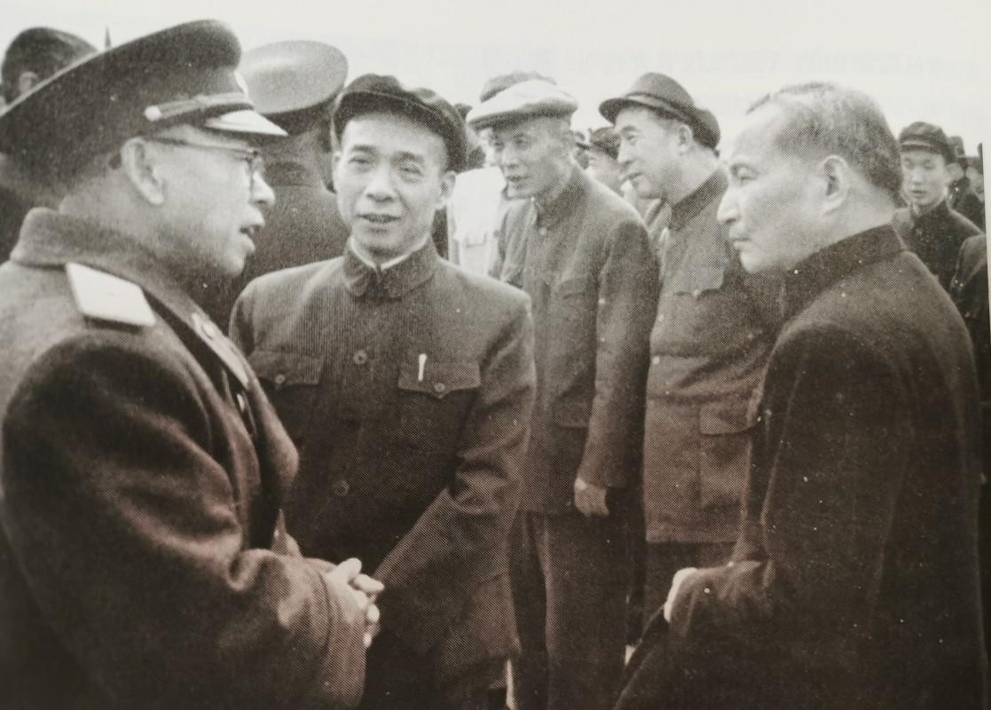 羅榮桓想讓韓先楚到空軍中任職，韓先楚：老首長(zhǎng)，你不了解我呀(圖1)