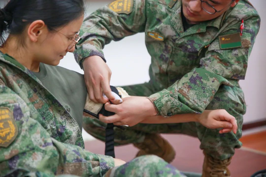 貴州武警4.jpg 傾情服務(wù)官兵 全力保障打贏(圖5)