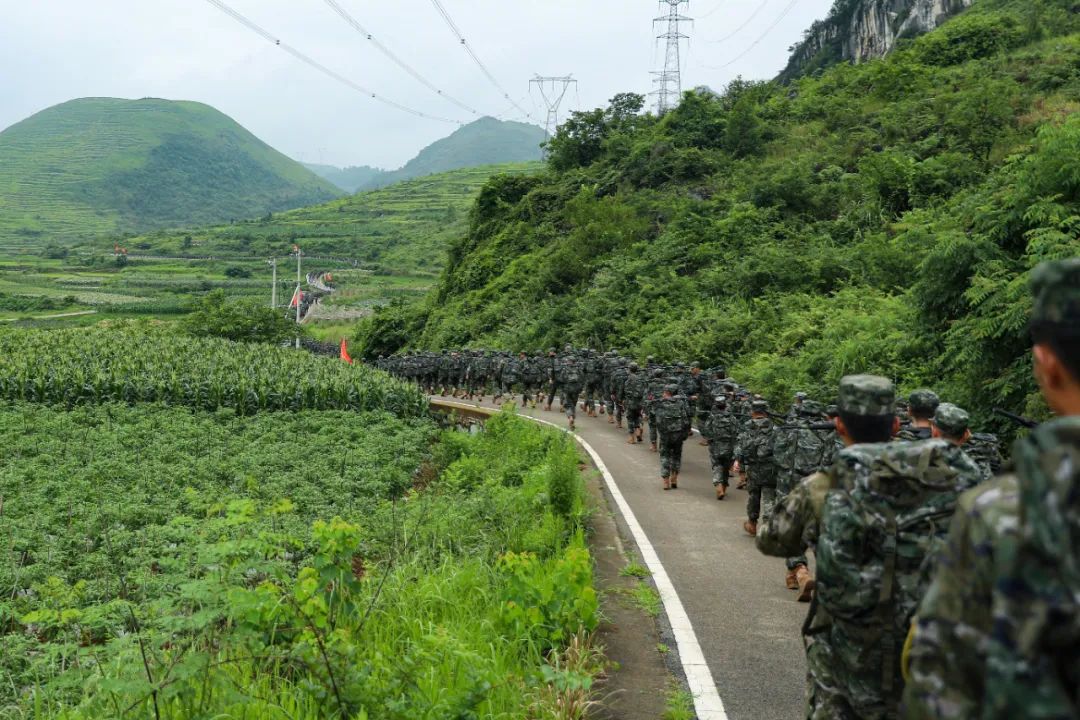 640 (93).jpg 組圖:直擊新兵徒步行軍訓(xùn)練(圖3)