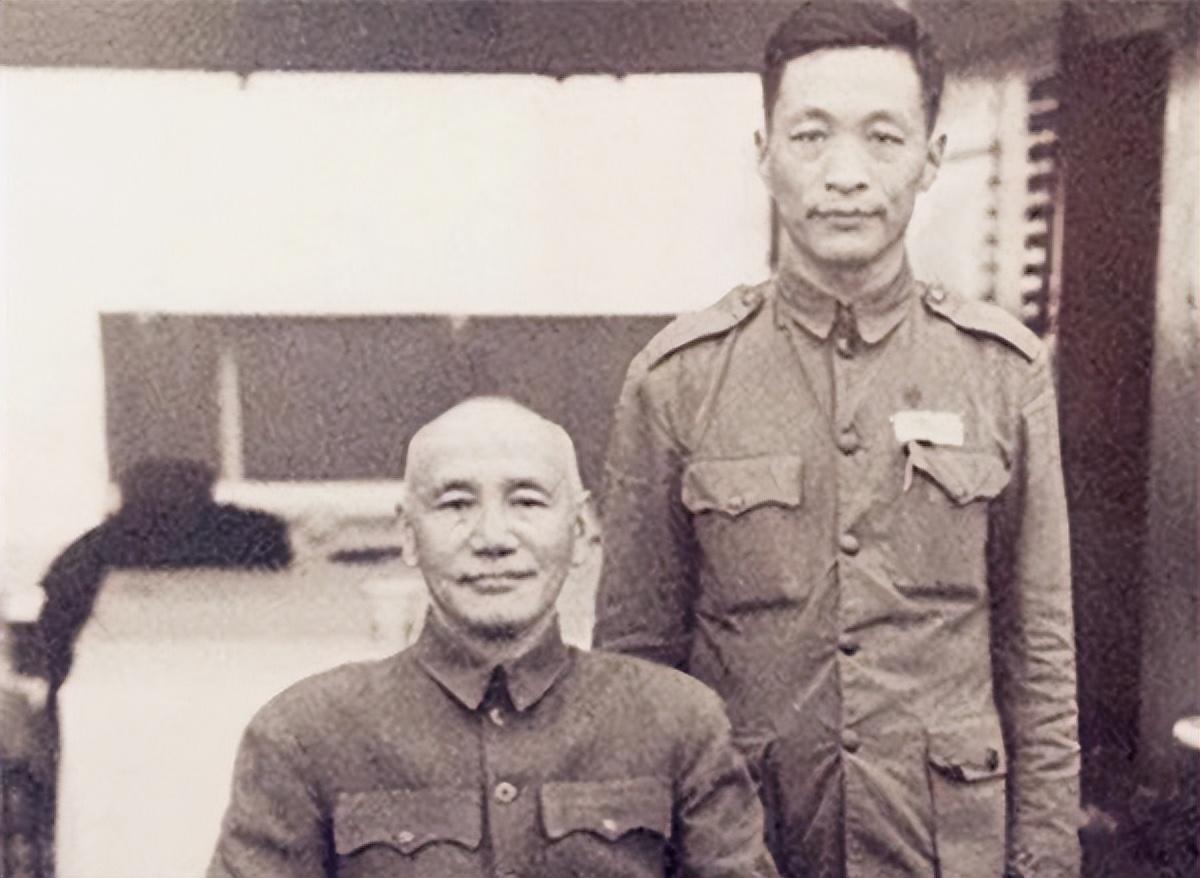 潛伏在主席身邊的特務(wù)，因一根煙而暴露身份，主席：他有問題！(圖9)
