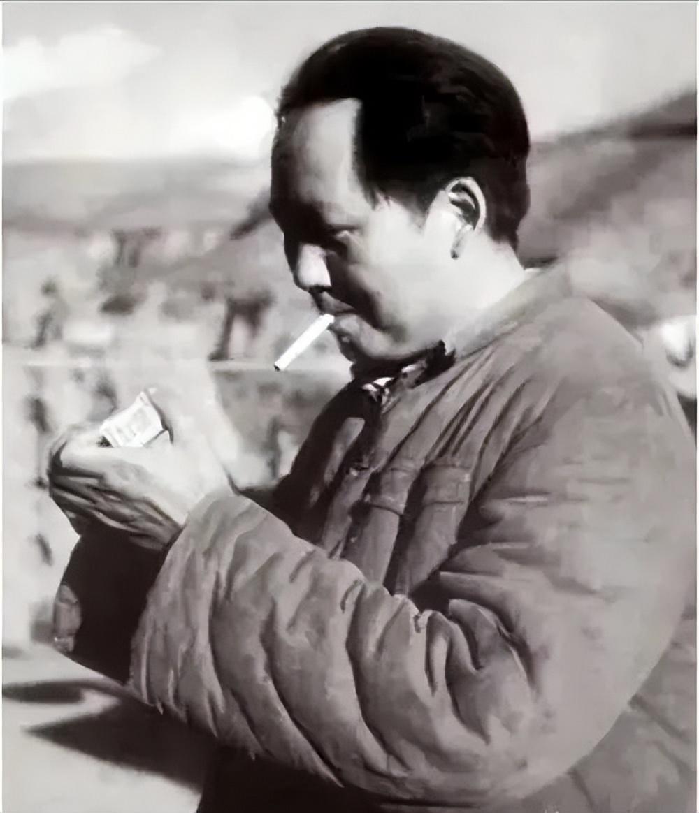 潛伏在主席身邊的特務(wù)，因一根煙而暴露身份，主席：他有問題！(圖5)