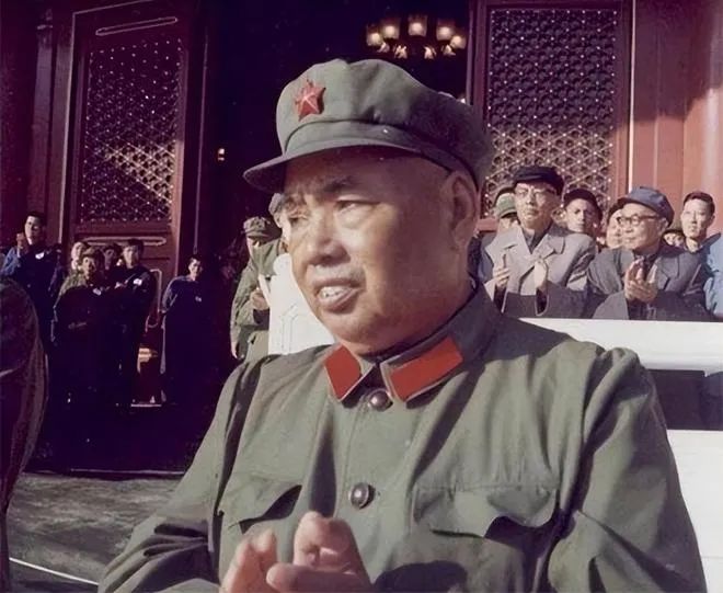 許世友連闖三道門崗，站崗的哨兵連開(kāi)三槍，把他攔下了(圖3)