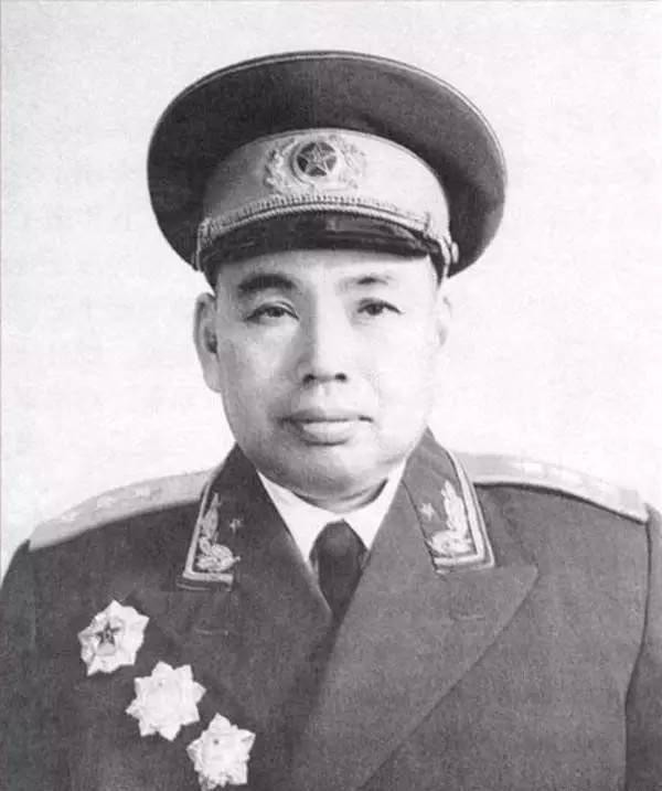 79年衛(wèi)戍區(qū)司令對(duì)許世友說(shuō)：若不是你抗命相幫，我會(huì)留下終身遺憾(圖1)