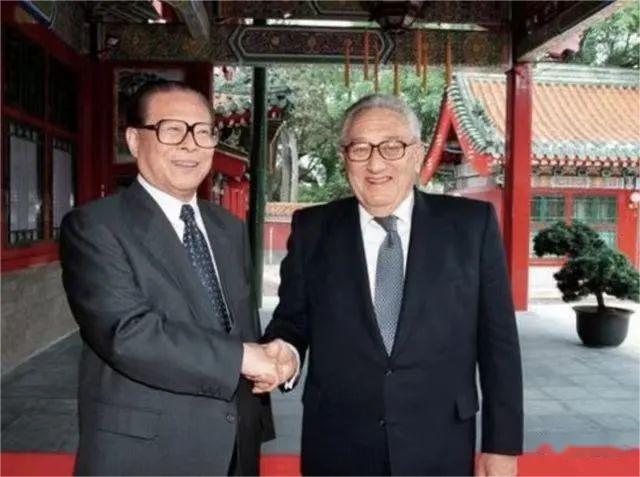 基辛格 江澤民.jpg 基辛格來華和高層領導人的珍貴照片(圖6)