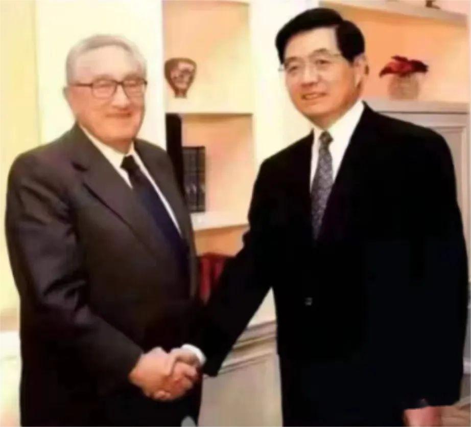 基辛格 胡錦濤.jpg 基辛格來華和高層領導人的珍貴照片(圖8)