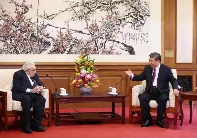 基辛格 習近平.jpg 基辛格來華和高層領導人的珍貴照片(圖13)