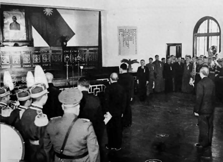 陳賡向毛主席介紹國民黨中將：這我兄弟，主席：你知我是他什么人(圖10)