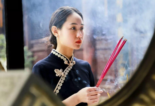 燒香時，一定要說這兩個字，有很多人卻不知道(圖2)