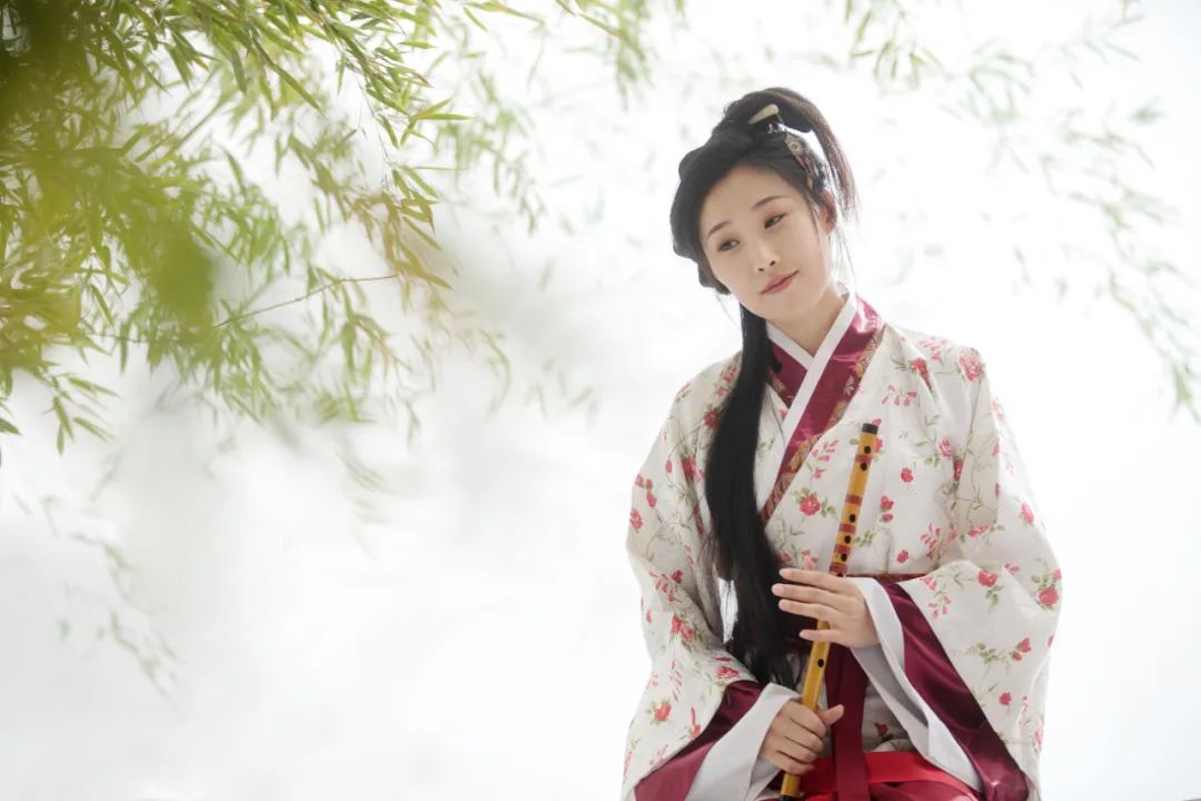 白居易深夜失眠想念初戀，寫下最凄美的一場“夜雨”，開頭10字驚艷世人(圖1)