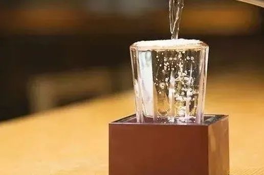 醬酒如何醒酒？如何激發(fā)酒體中的陳香、糧食香、花果香(圖1)