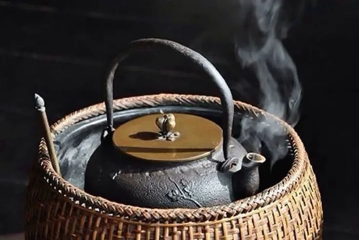 十首安然詩(shī)詞：吃茶讀閑書(shū)，聽(tīng)雨看落花(圖3)
