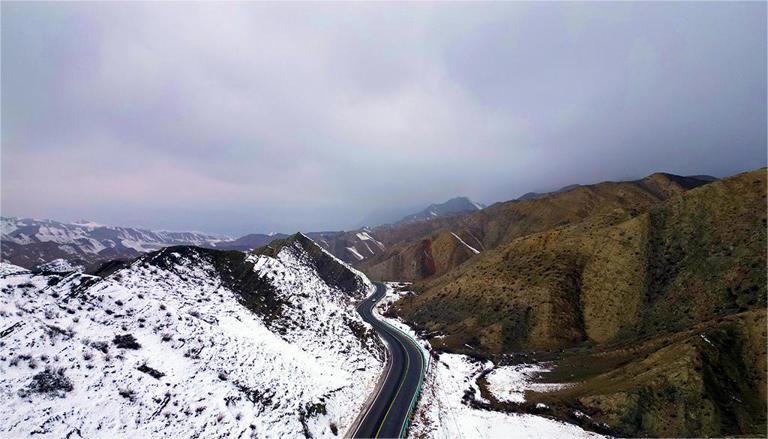 新疆昌吉：雪落丹霞 半山水墨半山詩(圖4)