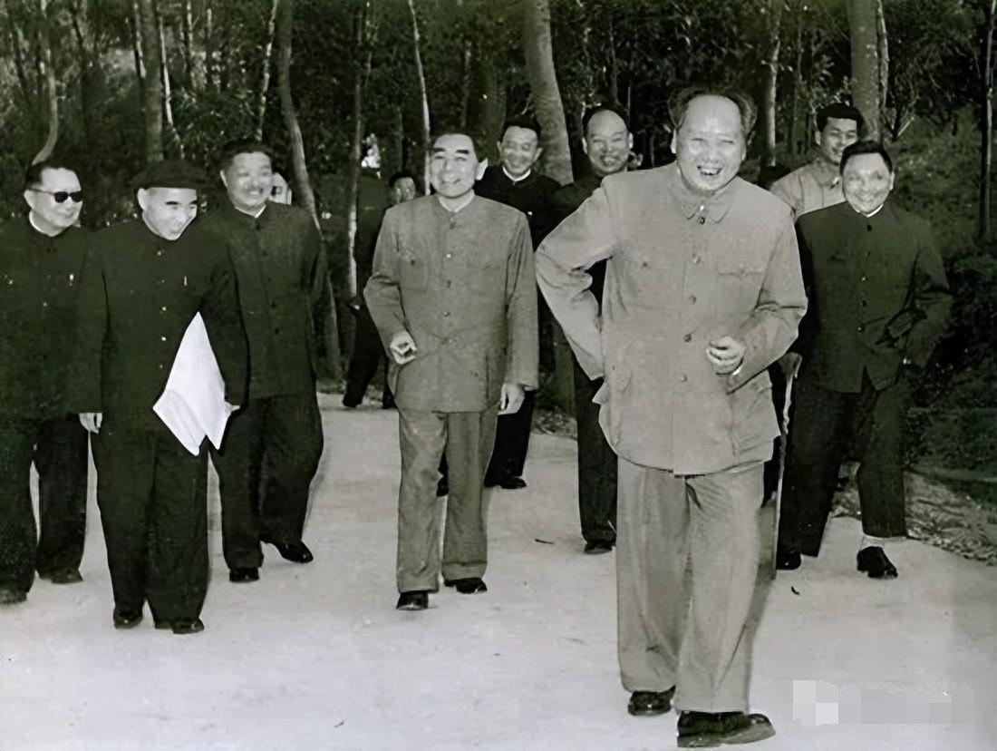 中共高層領(lǐng)導(dǎo)人逝世后的訃告稱號(hào)有哪些玄機(jī)？(圖1)