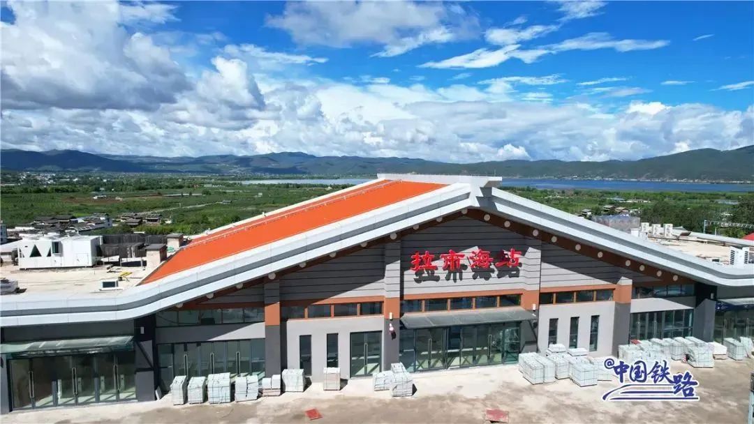 玉龍雪山往返香格里拉，邀你坐上火車穿行最美畫(huà)廊！(圖9)