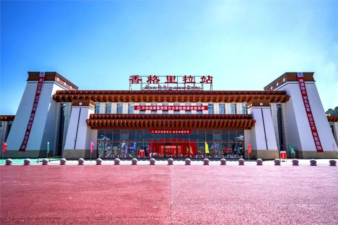 玉龍雪山往返香格里拉，邀你坐上火車穿行最美畫(huà)廊！(圖8)