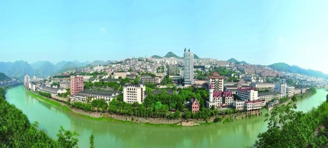 茅臺(tái)全景2.png 茅臺(tái)酒VS替代品:一場品質(zhì)與文化的較量(圖4)