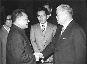 鄧小平會見來華訪問的日本首相大平正芳.jpg 1979年12月6日 鄧小平談“小康”(圖1)