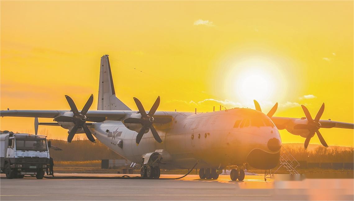 振翅云端 巡獵海天——海軍航空兵某部長(zhǎng)航時(shí)反潛訓(xùn)練影像(圖5)