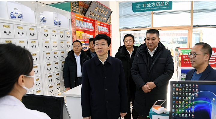 李利督導(dǎo)檢查節(jié)前藥品安全工作(圖1) 李利督導(dǎo)檢查節(jié)前藥品安全工作(圖1)