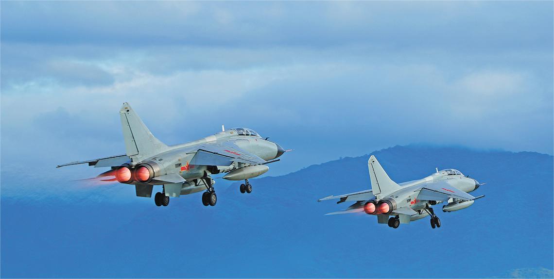 南部戰(zhàn)區(qū)空軍航空兵某旅組織實戰(zhàn)化飛行訓練：聽空軍3名“金頭盔”“金飛鏢”飛行員的新年目標(圖1)