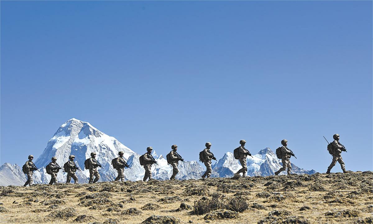 空軍航空兵某團(tuán)組織跨晝夜飛行訓(xùn)練/西藏軍區(qū)某旅組織徒步拉練/陸軍某旅組織裝甲分隊(duì)?wèi)?zhàn)斗射擊考核/南部戰(zhàn)區(qū)海軍某支隊(duì)：編隊(duì)出擊精研協(xié)同戰(zhàn)法(圖2)