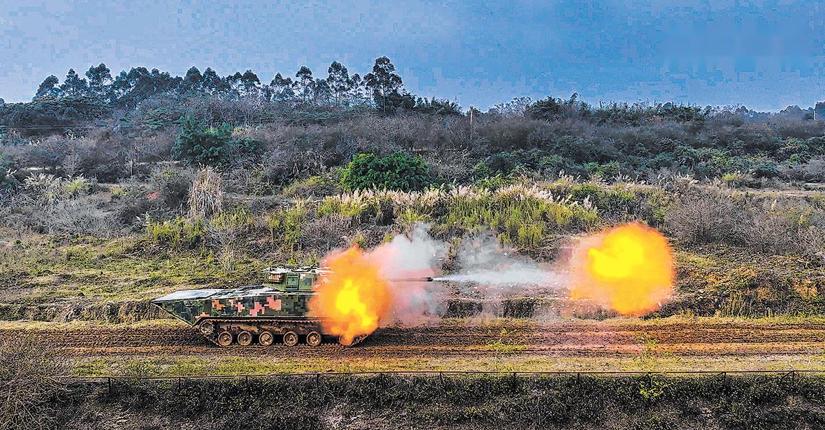 空軍航空兵某團(tuán)組織跨晝夜飛行訓(xùn)練/西藏軍區(qū)某旅組織徒步拉練/陸軍某旅組織裝甲分隊(duì)?wèi)?zhàn)斗射擊考核/南部戰(zhàn)區(qū)海軍某支隊(duì)：編隊(duì)出擊精研協(xié)同戰(zhàn)法(圖3)