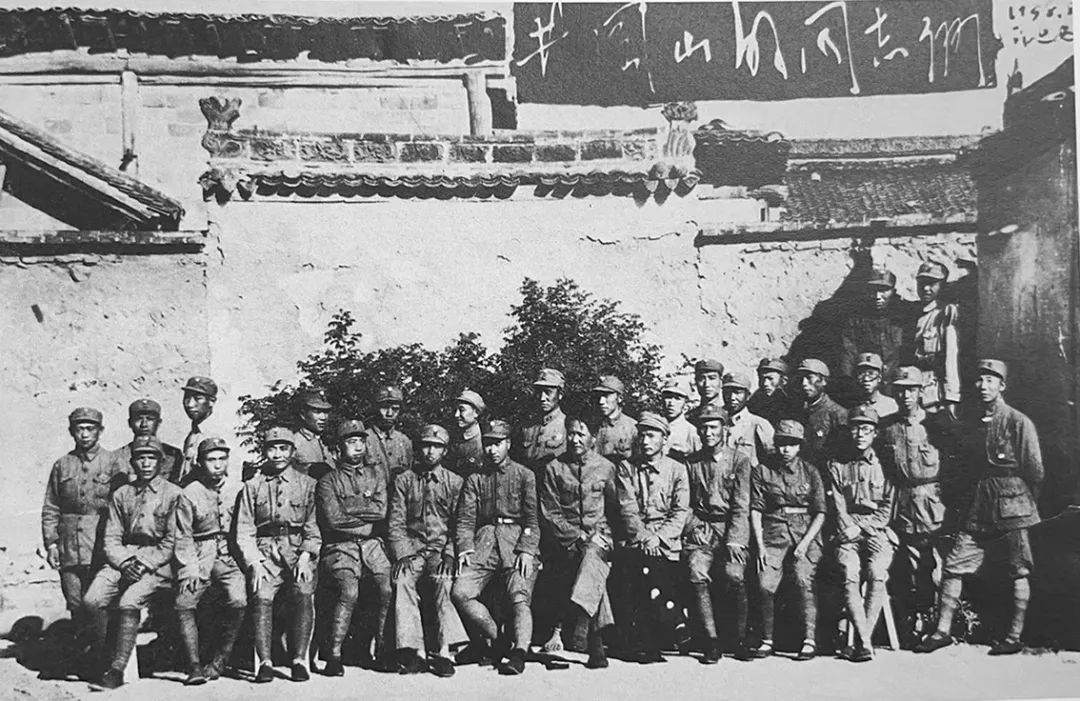 參加井岡山斗爭的部分同志1938年在延安合影.jpg 在革命戰(zhàn)爭實踐中“尋道”的毛澤東(圖4)