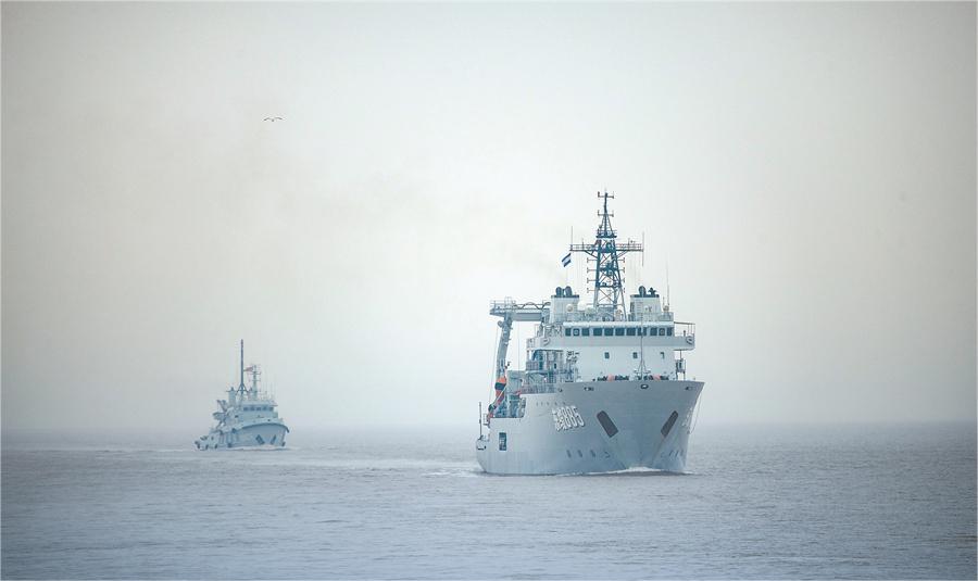 海軍某部組織實戰(zhàn)化訓(xùn)練.jpg 海軍某部組織艦艇指揮員操縱訓(xùn)練/空軍某部組織實戰(zhàn)化飛行訓(xùn)練/第71集團(tuán)軍某旅組織機(jī)動訓(xùn)練(圖4)