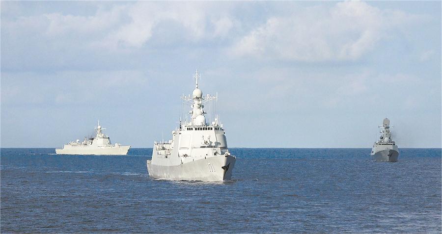 海軍某支隊開展實戰(zhàn)化訓(xùn)練.jpg 海軍某部組織艦艇指揮員操縱訓(xùn)練/空軍某部組織實戰(zhàn)化飛行訓(xùn)練/第71集團(tuán)軍某旅組織機(jī)動訓(xùn)練(圖5)