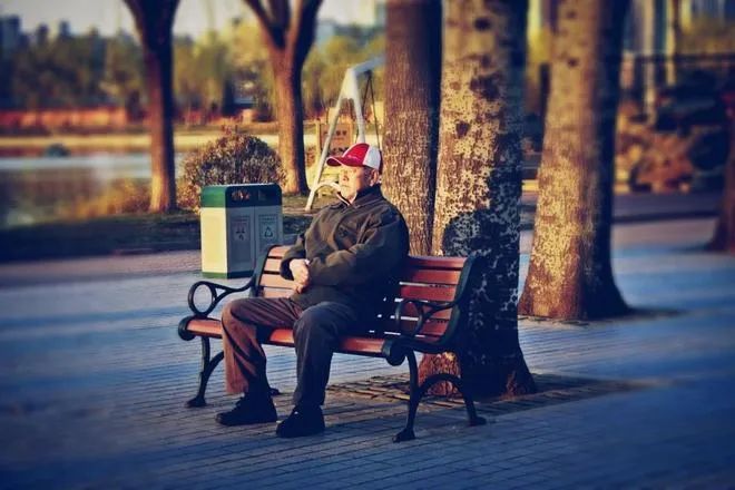 “老人歸去，早有暗示”，老人出現(xiàn)這5個舉動，子女要留意！(圖2)