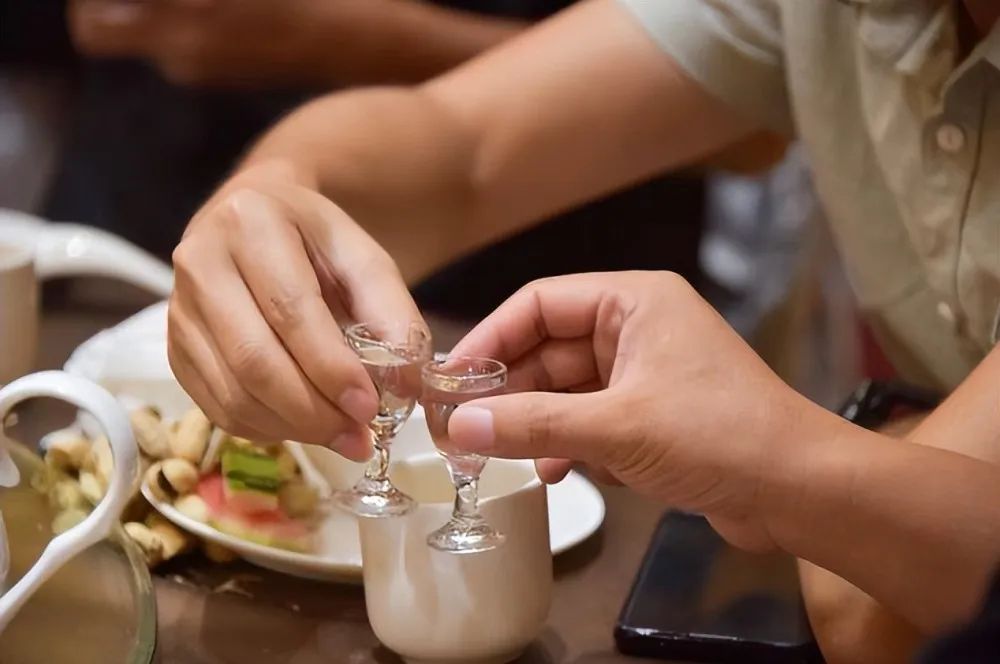 為什么敬酒時要碰杯？(圖6)