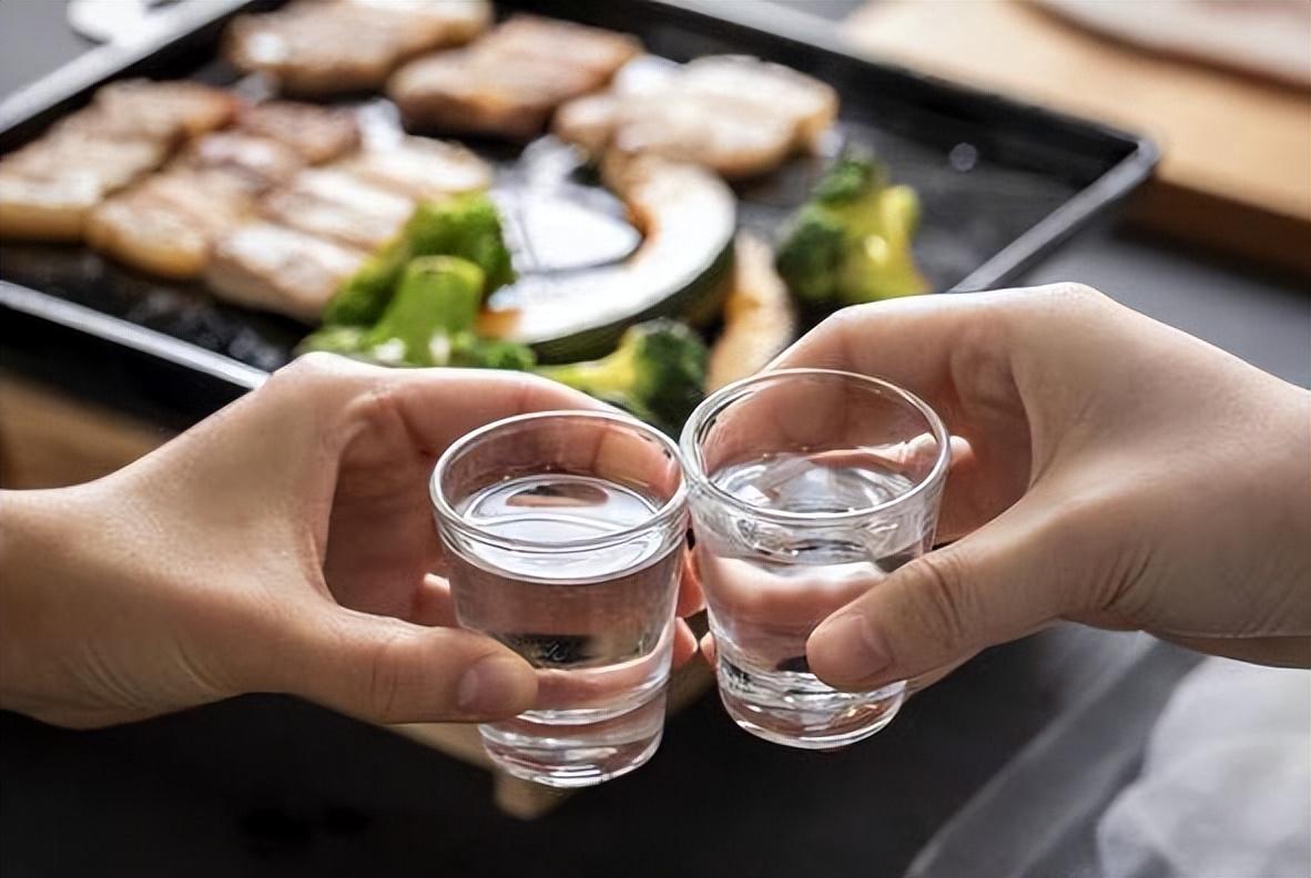 喝“白酒”和“啤酒”，哪個(gè)對(duì)身體傷害大？建議男性朋友了解一下(圖3)