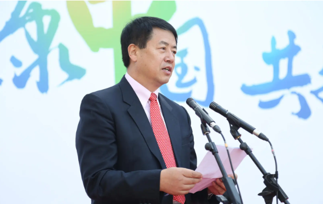 楊曉明被罷免！他帶隊研發(fā)新冠滅活疫苗，曾“以身試藥”，9個月抽約60管血(圖1)